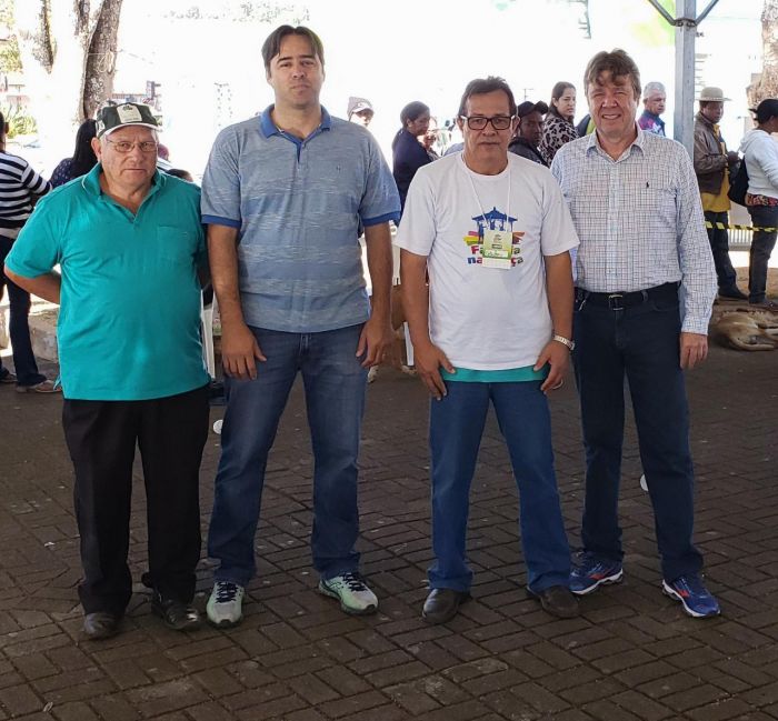 FAMÍLIA NA PRAÇA REÚNE CENTENAS DE PESSOAS.